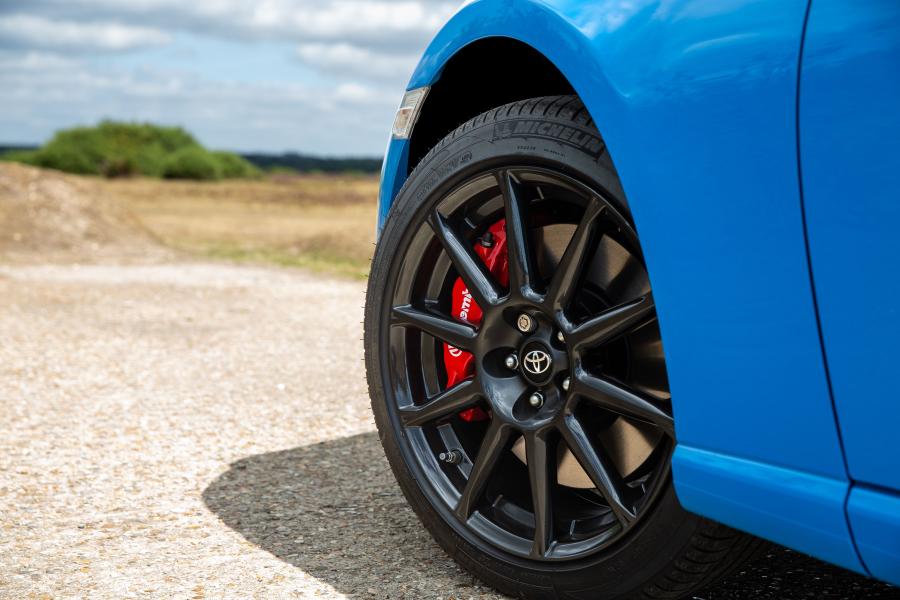 Колеса Toyota GT 86 Blue Edition 2018 года  (UK) (фото 6 из 40)